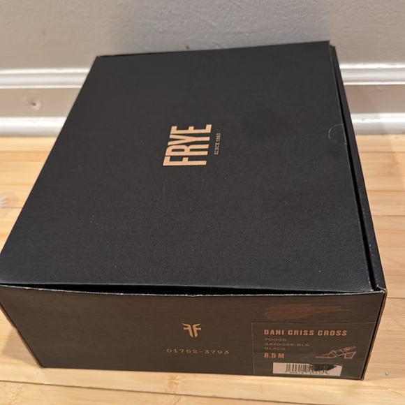 Frye Dani Criss Cross Sandals Black 8.5 - Picture 6 of 8